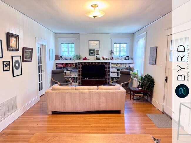 Foto del edificio - 1715 Elmsmere Ave