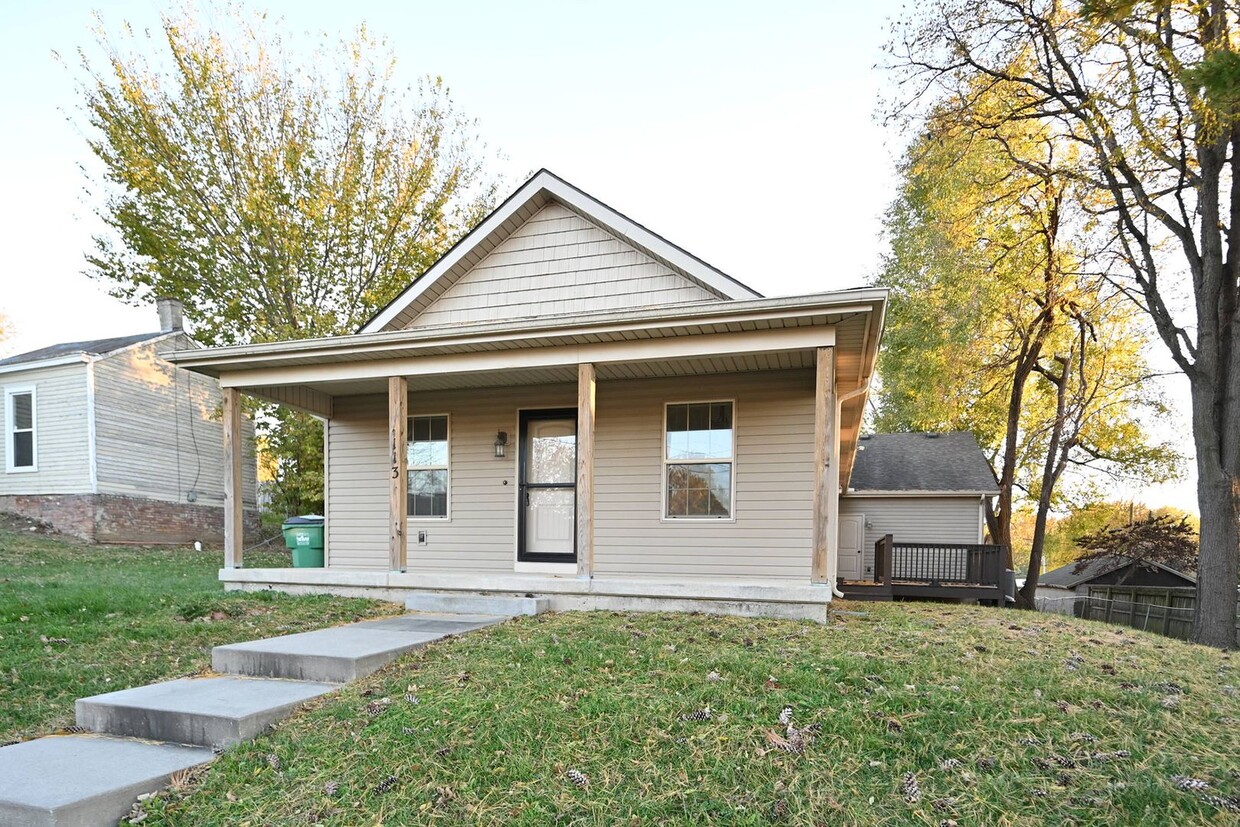 Foto principal - Cute 3-bedroom, 2 bath home with 1 car gar...