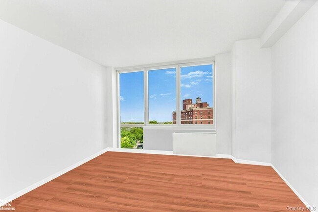 Foto del edificio - 640 W 237th St