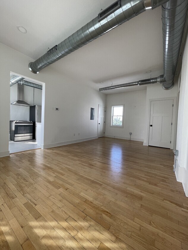Photo - 128 1/2 W Ash St (Mason, MI)