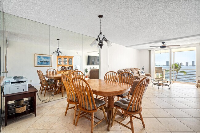 Building Photo - 105 Paradise Harbour Blvd