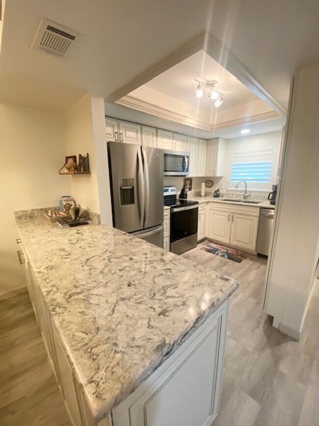 Photo - 2 bedroom 2 bathroom furnished seasonal re... House