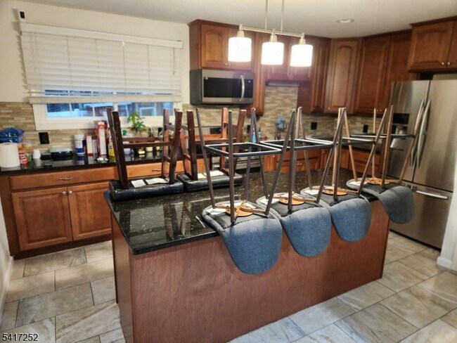 Building Photo - 52 Vetrone Dr