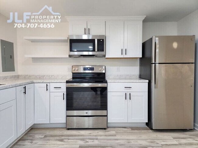 Foto del edificio - COMING SOON- Remodeled 2 Bed/1 Bath Home in Peaceful Salisbury!