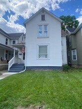 Building Photo - 461 Oakwood Ave
