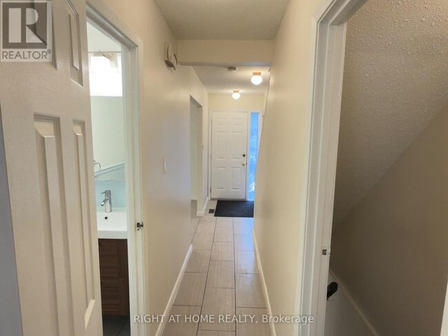 Building Photo - 1213 Bowmount St