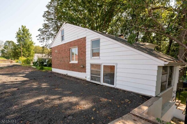 Building Photo - 288 Creek Rd