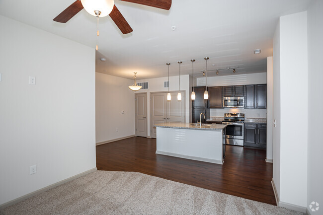 1BR, 1BA - 781 SF - The Reserve at Fountainview