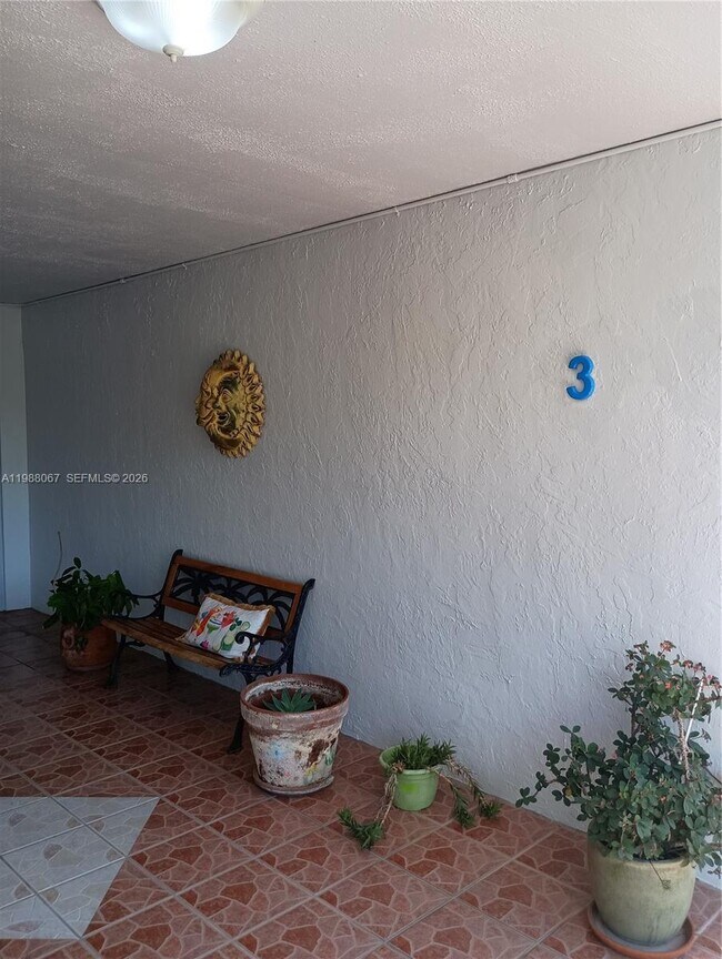 Foto del edificio - 3551 NE 169th St