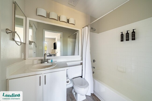 Foto del edificio - 1000 Palm Pl Dr NE