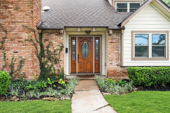 Foto del edificio - 9407 Brooding Oak Cir