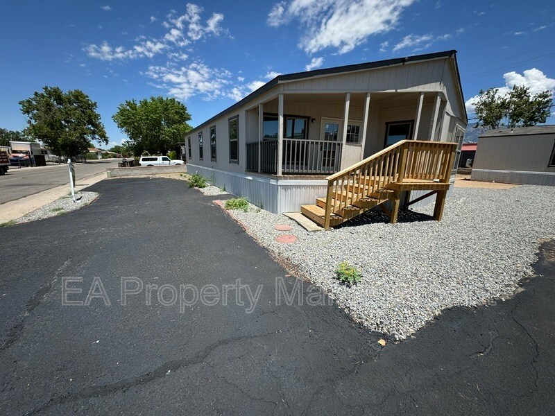 Foto principal - 7608 Leanne St NE