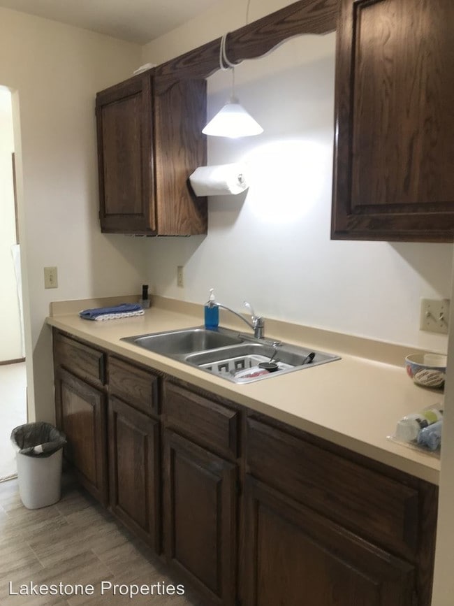 Foto del edificio - 5110 Pebblebrook Dr