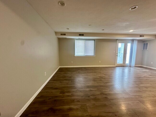 Building Photo - 360 Littleton Rd