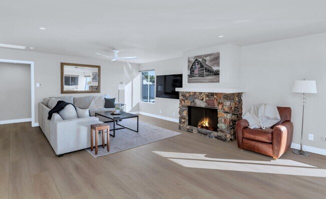 Foto del edificio - Rates Vary: $2,495 - $4,995