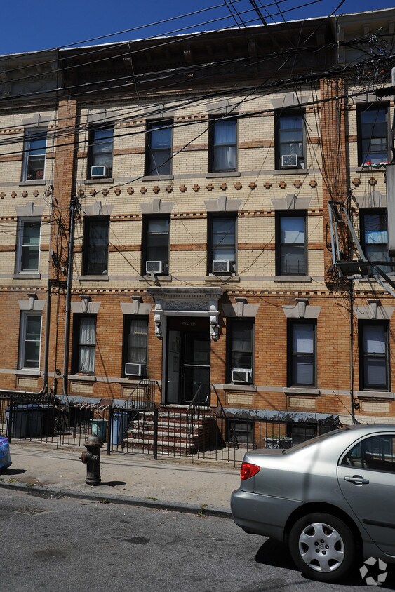 Foto del edificio - 30-08 45th St