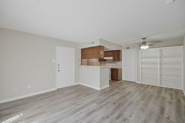 Foto del edificio - 12905 Woodforest Blvd