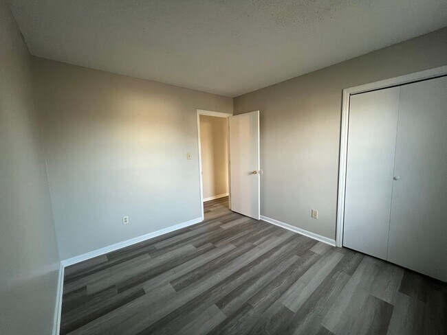 Building Photo - CHARMING 3 BEDROOM SINGLE FAMILY HOUSE