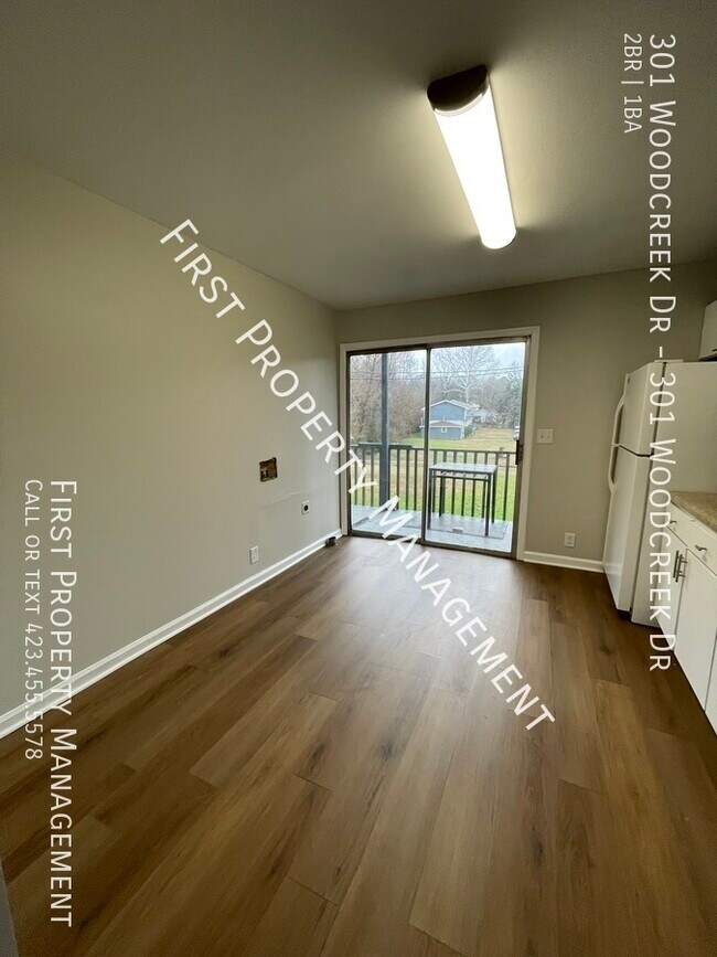 Foto del edificio - 301 Woodcreek Rd