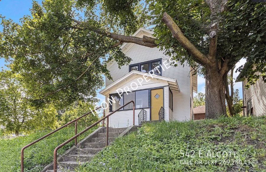 Primary Photo - Totally renovated - A MUST SEE!