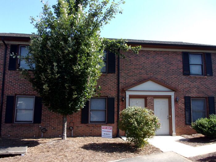 Primary Photo - Fully Renovated 2 Bedroom 1 1/2 Bath Townh...