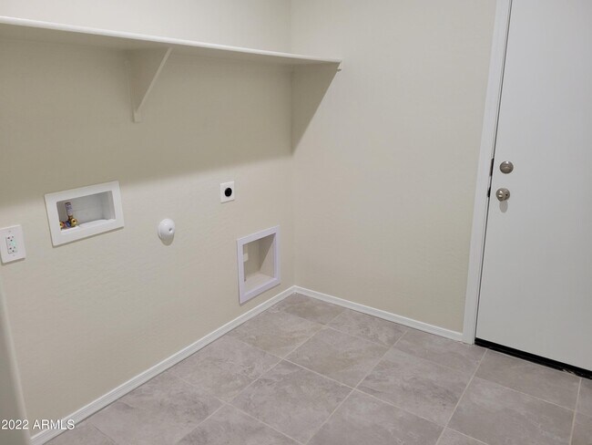 Foto del edificio - 36641 W San Capistrano Ave