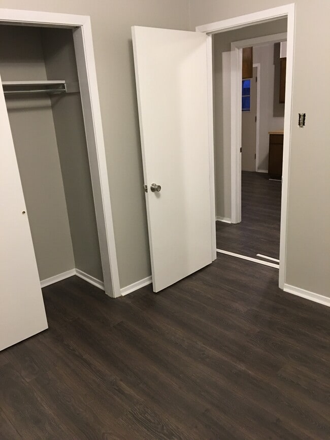Building Photo - 548 Pin Oak Cove