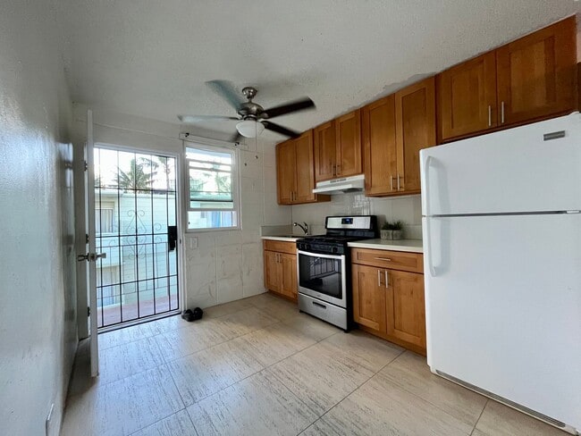 Photo - Waikiki: 1 Bed, 1 Bath/Studio for Rent Apartment
