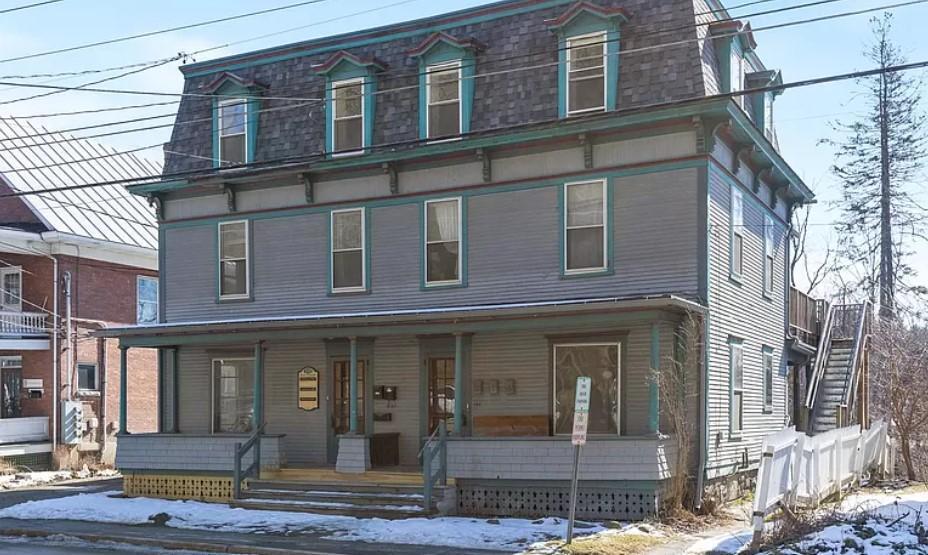 Primary Photo - 131 Elm St