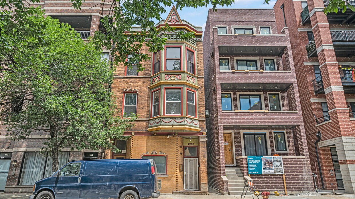 Primary Photo - 2230 W Belmont Ave