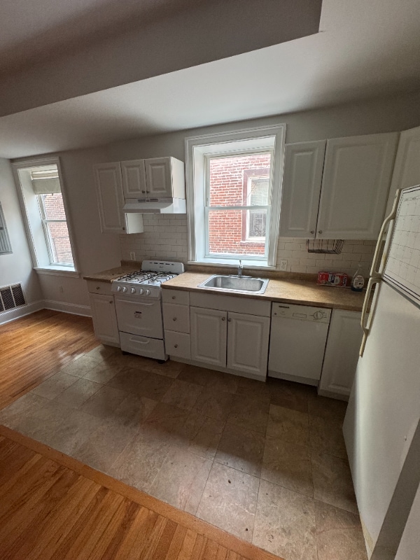 Photo - 4616 Spruce St Apartment