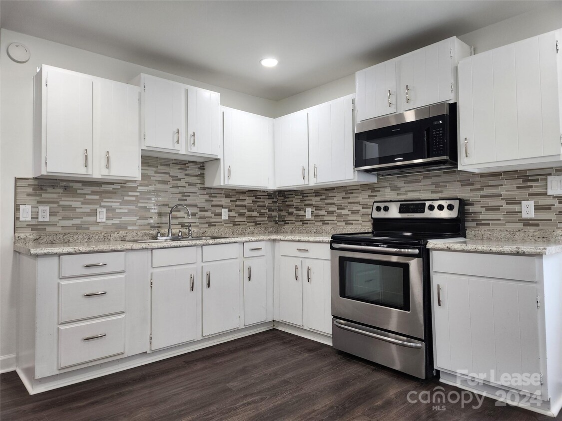 Primary Photo - 529 Union St S