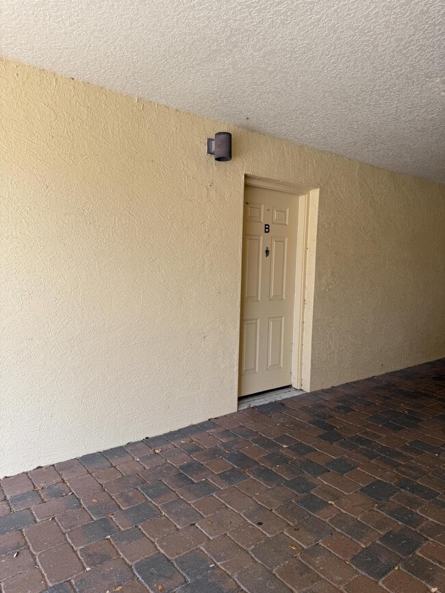 Foto del edificio - 4600 E Moody Blvd