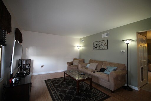 Building Photo - 50 Brookfield Rd