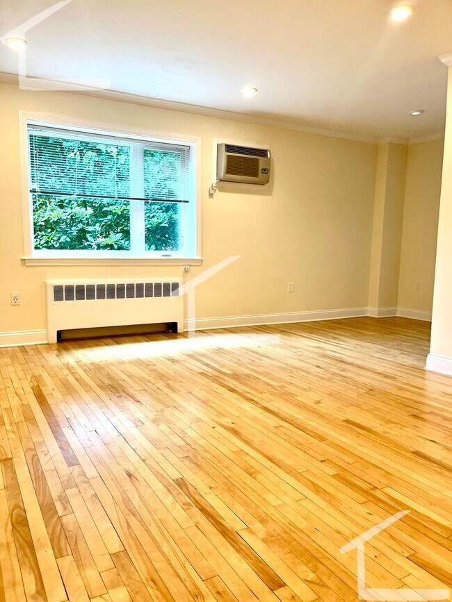 Building Photo - Beautiful Renovated 1 bed unit for 9/1/2025.