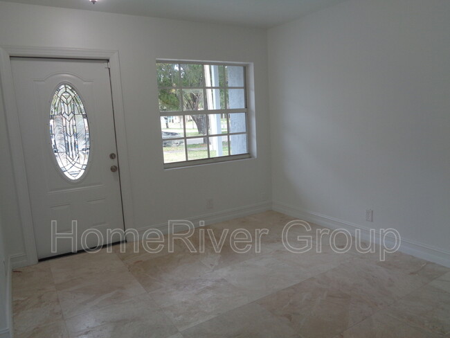 Foto del edificio - 1525 NW 7th Ln