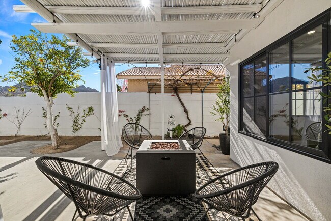 Building Photo - 52815 Avenida Alvarado