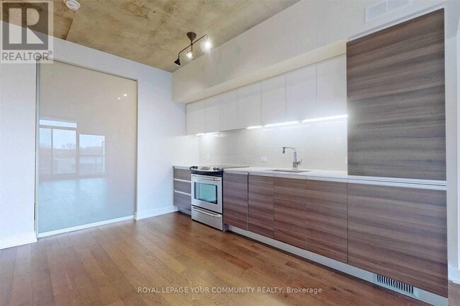 Photo du bâtiment - 1190 Dundas St E