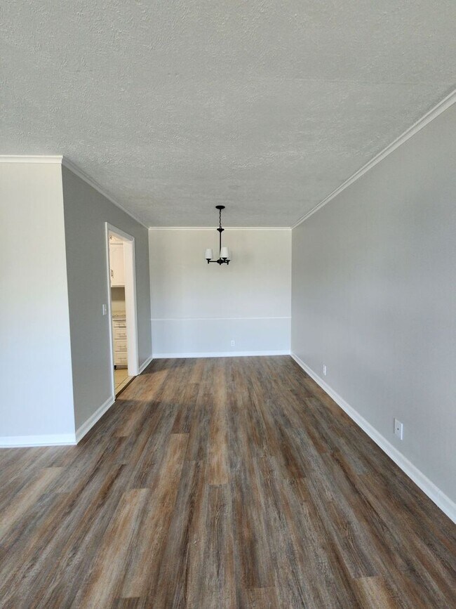 Foto del edificio - Spacious 2 Bedroom Apartment in East Counc...