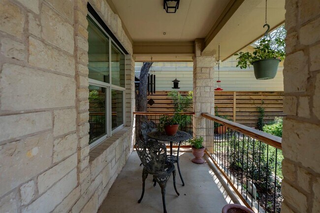Building Photo - 1109 Delmar St
