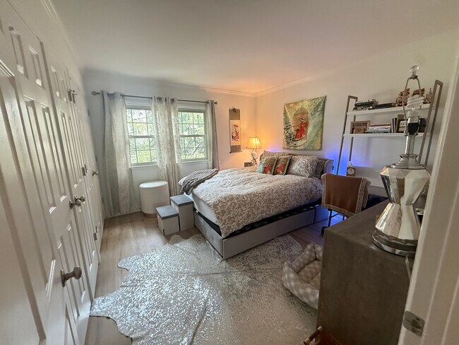 Building Photo - 2 Center Rd