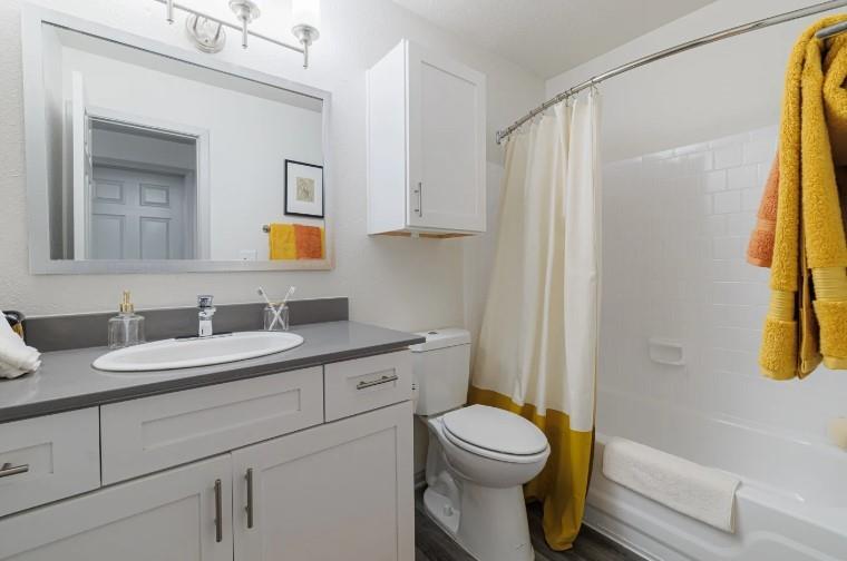 Foto principal - 200 Hollow Tree Ln