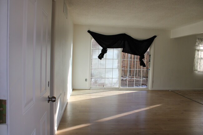 Building Photo - 144 E Avenue Q