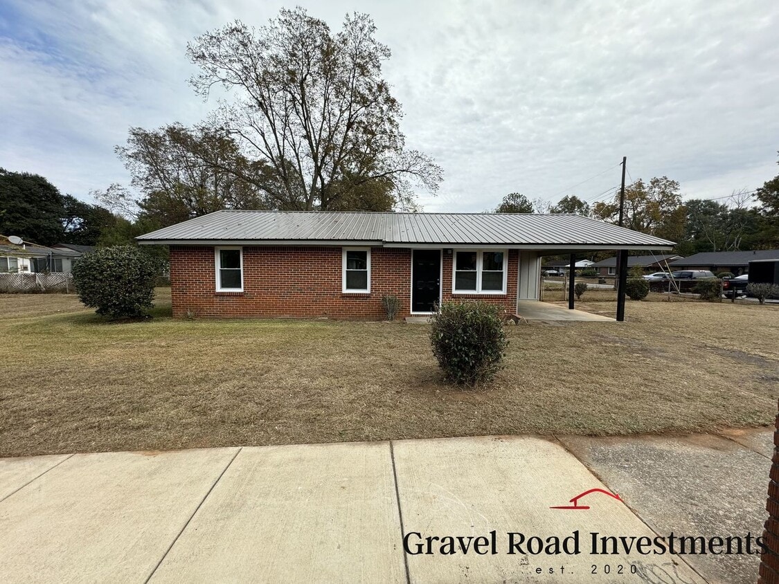 Beautifully Remodeled 3-Bedroom, 1-Bathroom House with Fenced Backyard - Beautifully Remodeled 3-Bedroom, 1-Bathroom House with Fenced Backyard