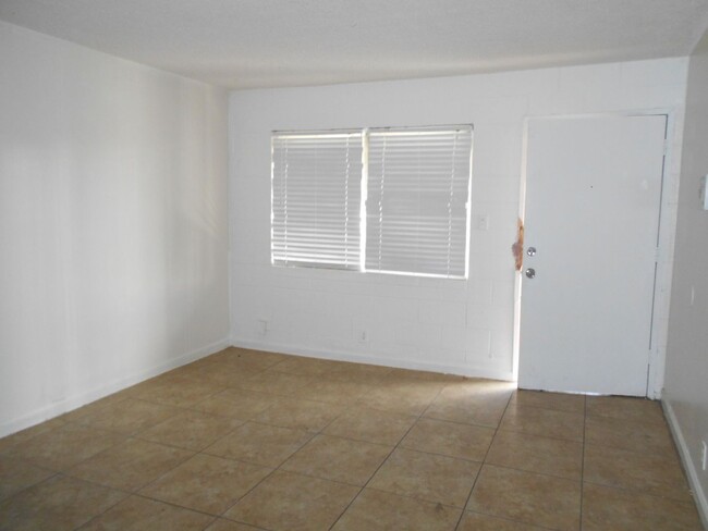 Foto del edificio - Charming 1-Bedroom Condo for Rent!