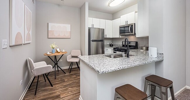 Foto del edificio - Woodlake Apartments