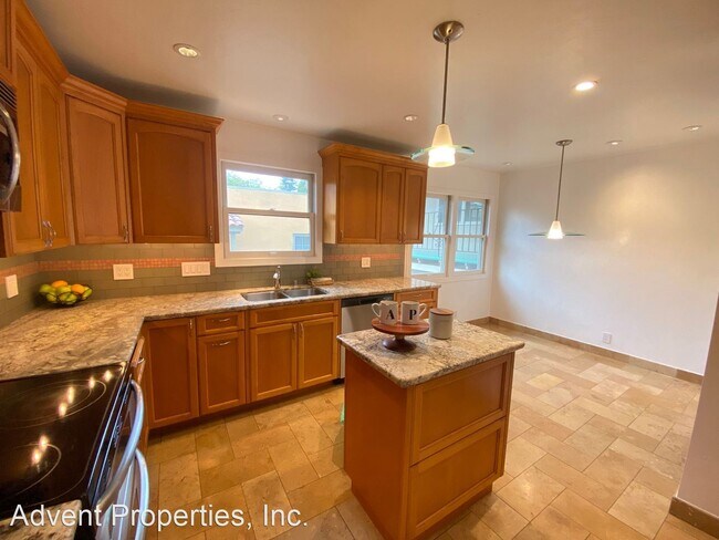 Building Photo - 3 br, 2 bath House - 924 Colusa Ave