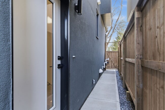 Photo du bâtiment - 3517 42 St SW