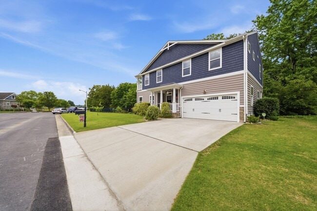 Building Photo - 431 Shorewood Pl