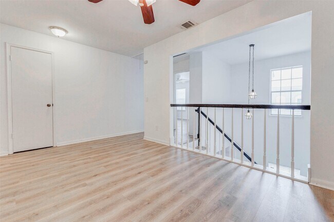 Foto del edificio - 10720 Briar Forest Dr